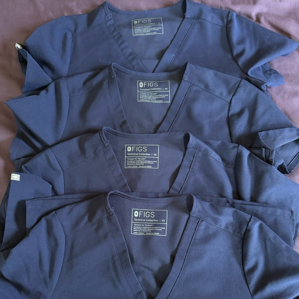 Set of 4 Casma Three Pocket Scrub Tops